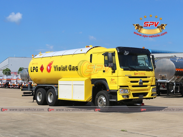 LPG Delivery Truck Sinotruk (25,000 Litres) - Right Front Side View